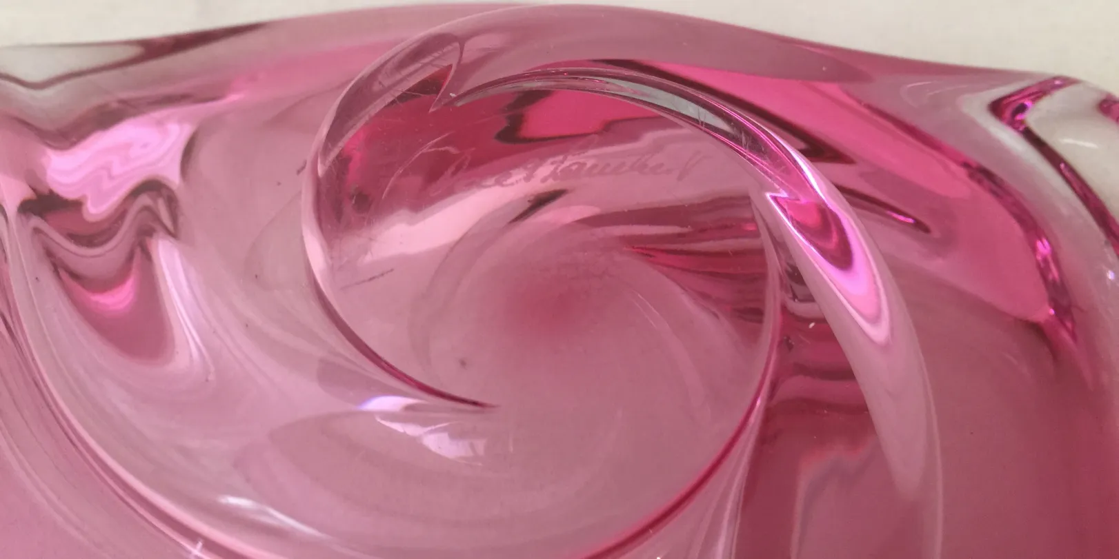 antico vetro di murano rosa con design fluido