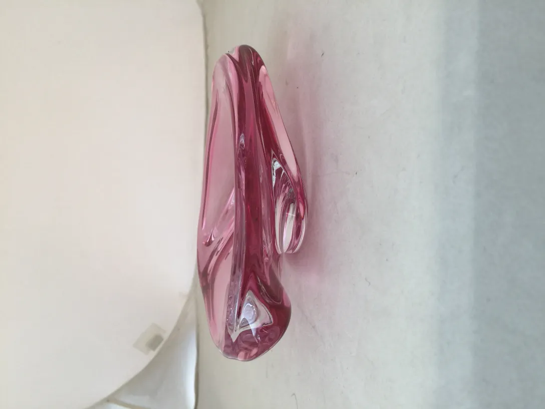 figura antiga de cristal de murano rosa com forma fluida