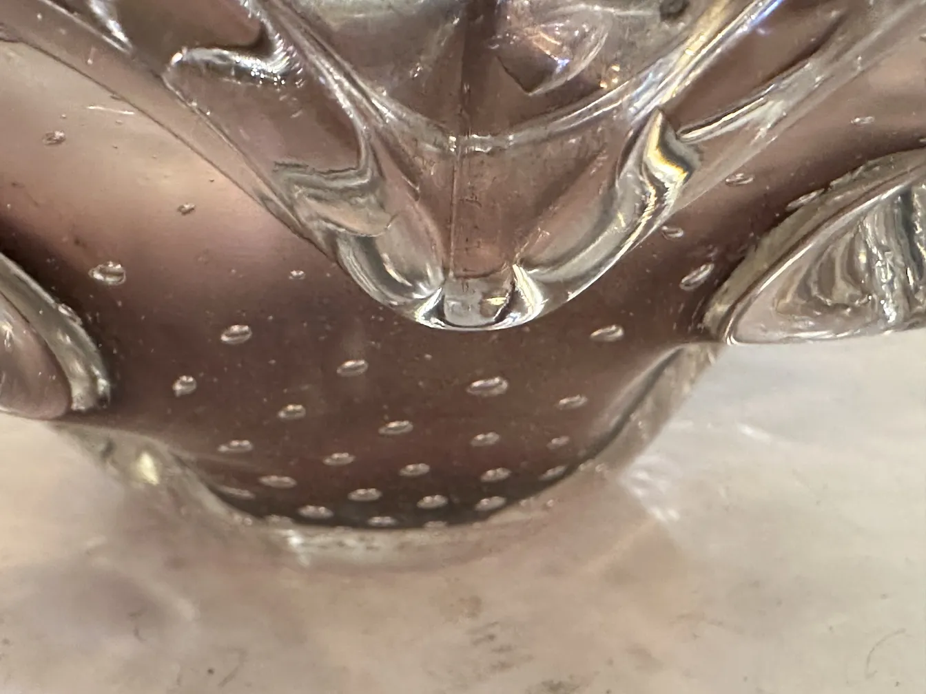 Antico vetro di Murano con dettagli decorativi