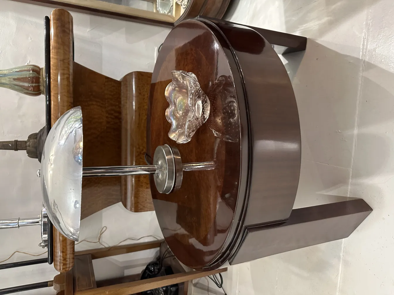 antico vetro di murano con forma decorativa e colori vivaci