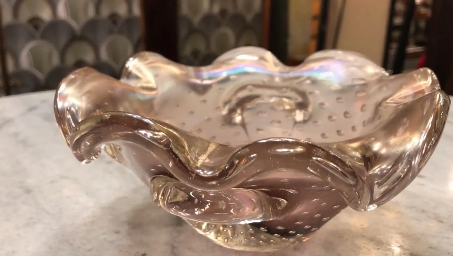 Murano-Glasstück mit gewellter Form und Details