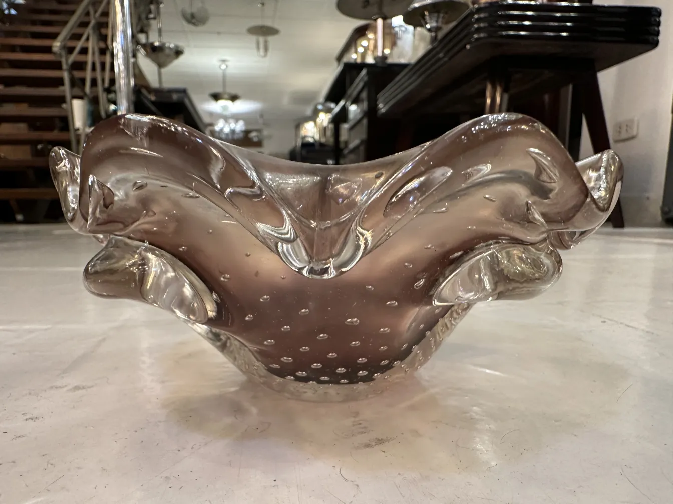 Antico vetro di Murano decorativo con forma ondulata e bolle
