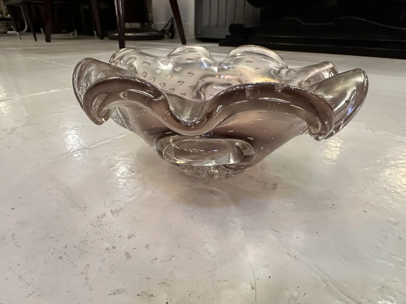 murano-glas schale mit gewellten rändern und klaren details