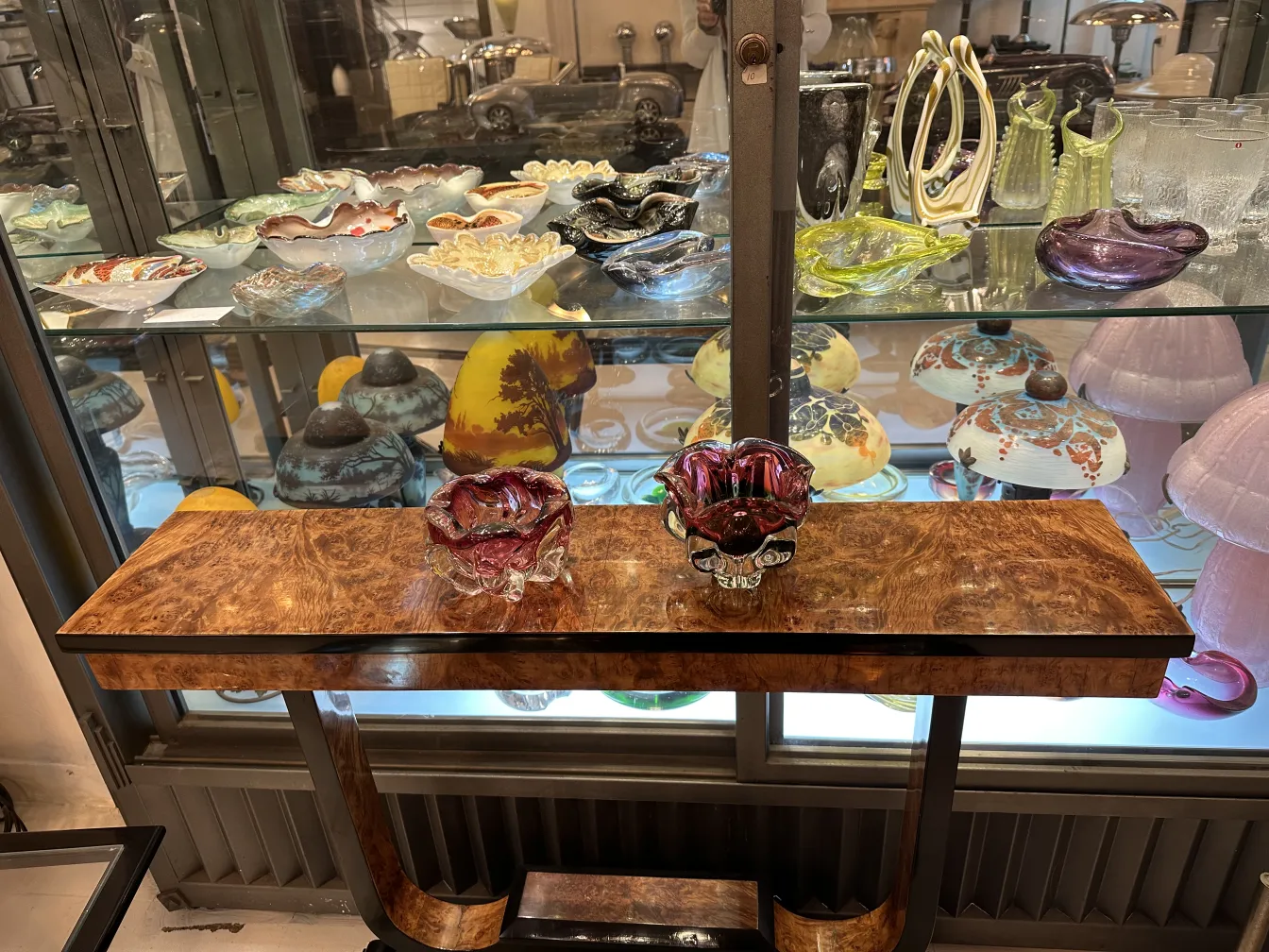 beau cristal de murano en teintes rouges avec des détails