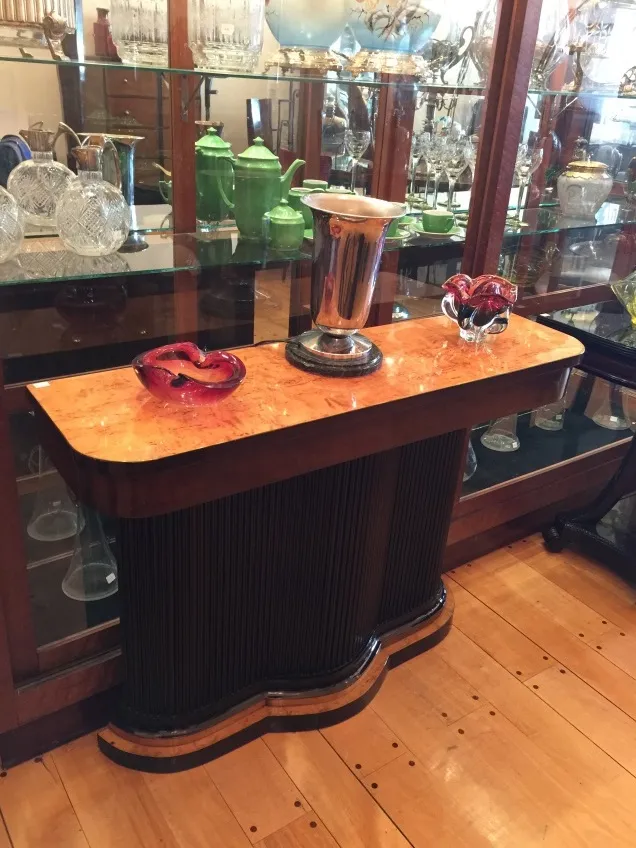 antigo cristal de murano em forma de flor com cores vibrantes