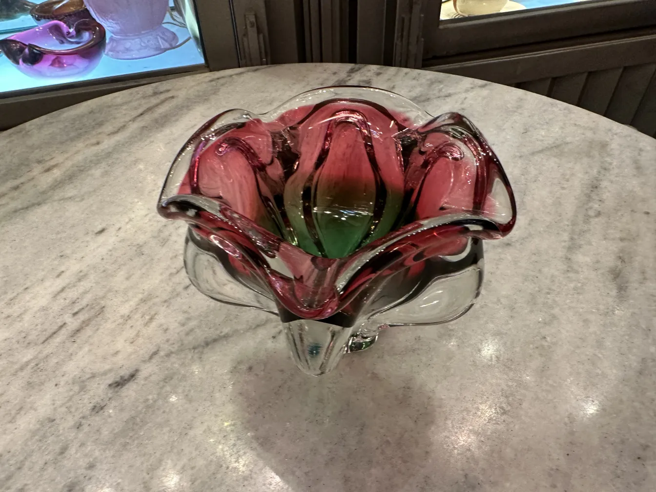 vase antico in vetro di murano nei colori rosso e verde