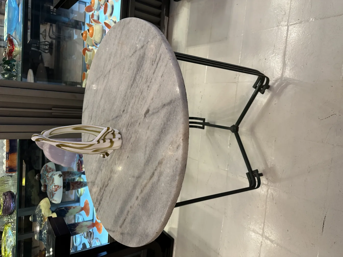 螺旋模様の古代ムラノガラスの花瓶