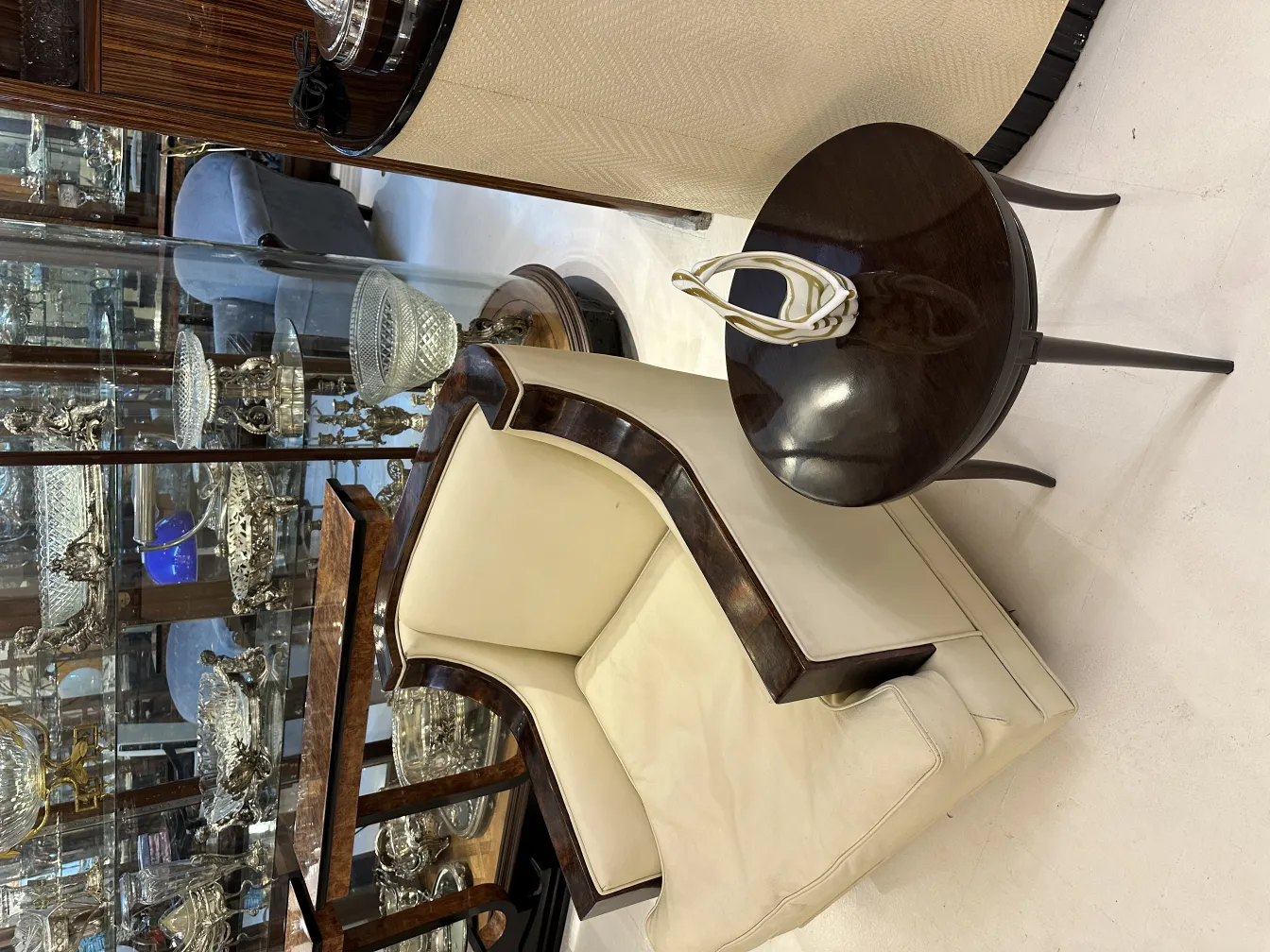 элегантное муранское стекло на столе с декором