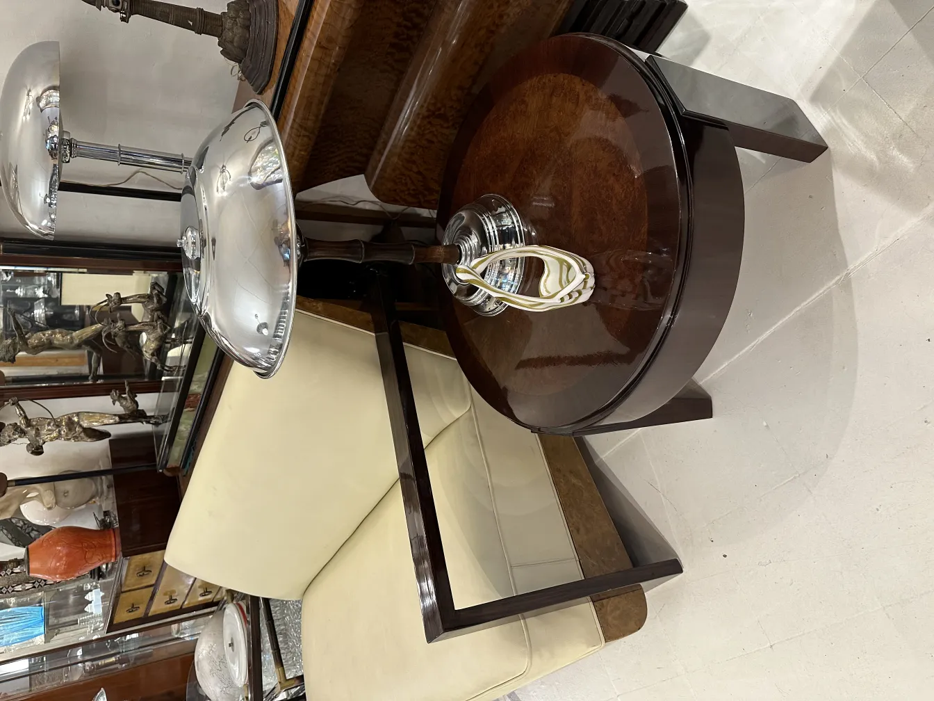 pezzo decorativo antico in vetro di Murano con forme eleganti