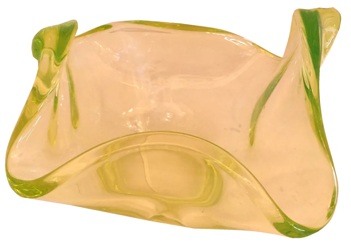 beau cristal de murano en jaune pâle avec des formes ondulées