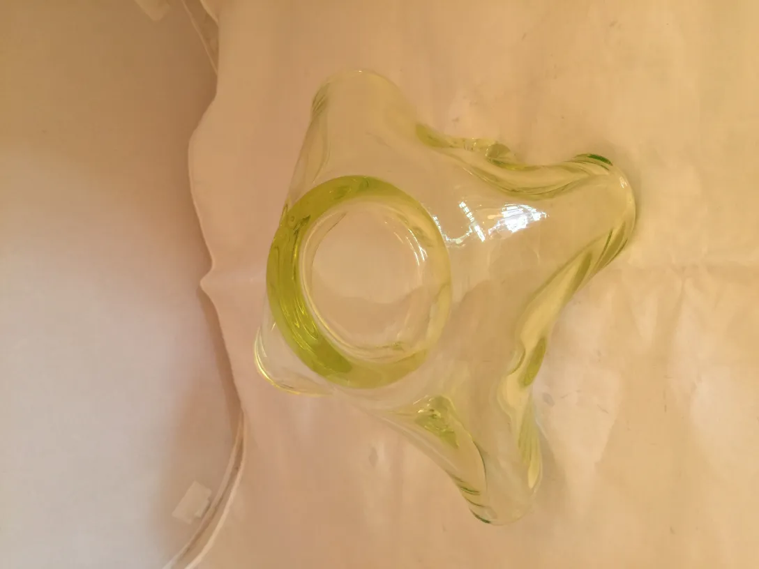 优雅的穆拉诺玻璃闪亮绿色，独特设计