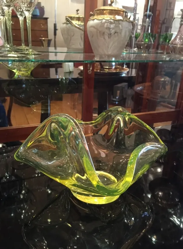 Murano-Glas-Schale in gelb und grün mit gewellter Form