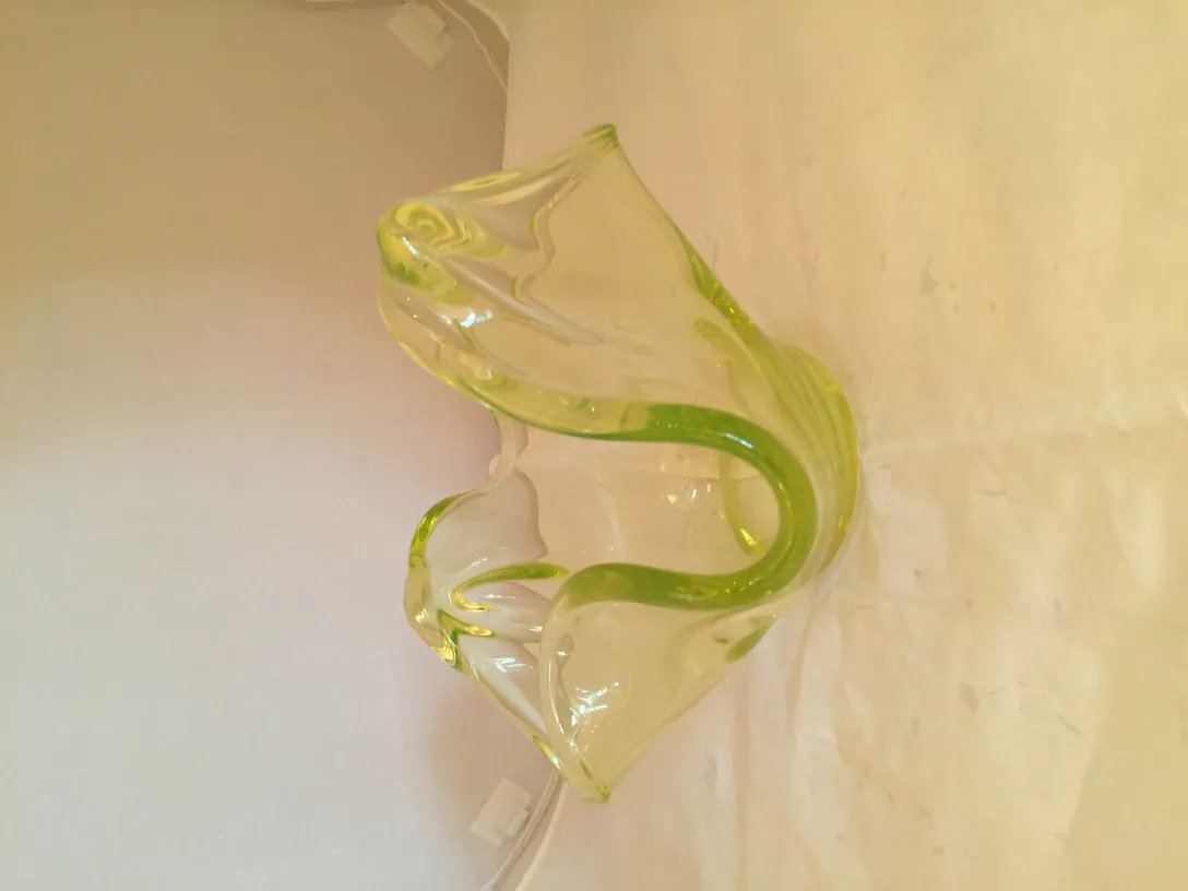 jarrón antiguo de cristal de murano con elegante forma