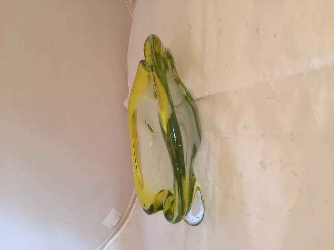 beau cristal de murano ancien aux tons jaunes avec un design fluide