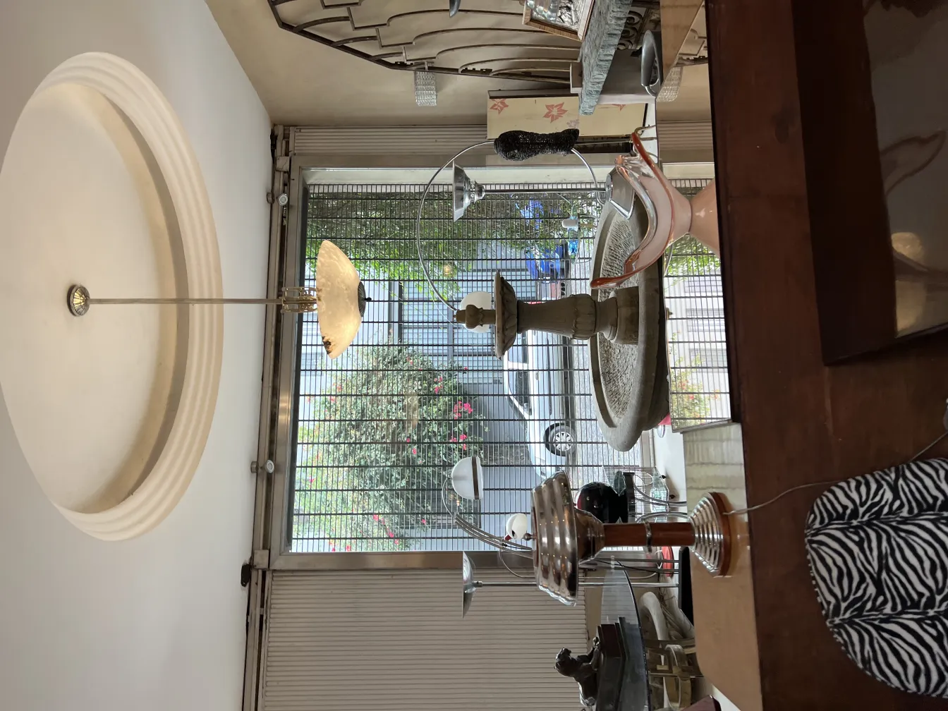 decorativo antigo cristal de murano em um ambiente moderno