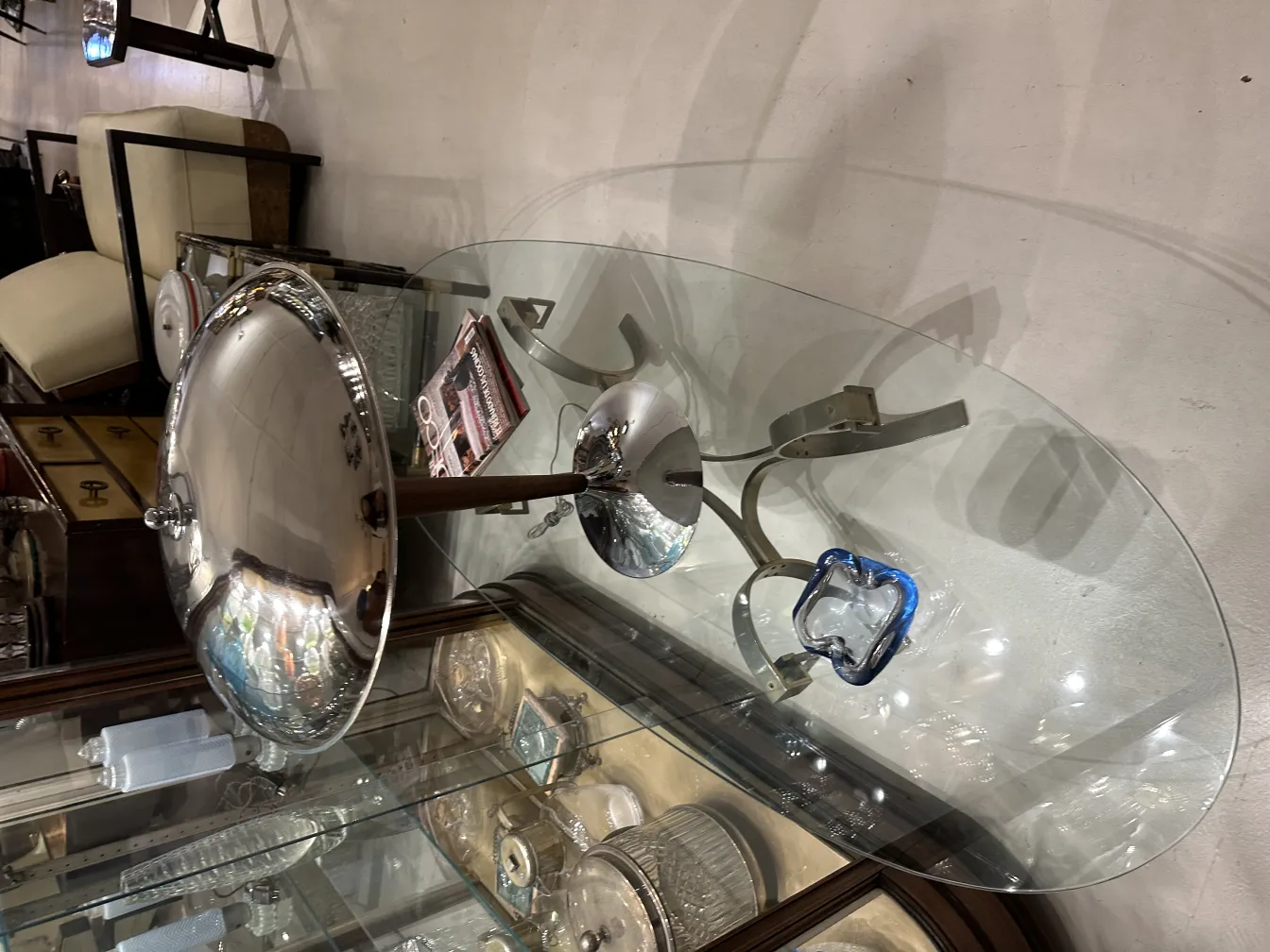 Cristal de Murano ancien avec des détails décoratifs en bleu et clair.