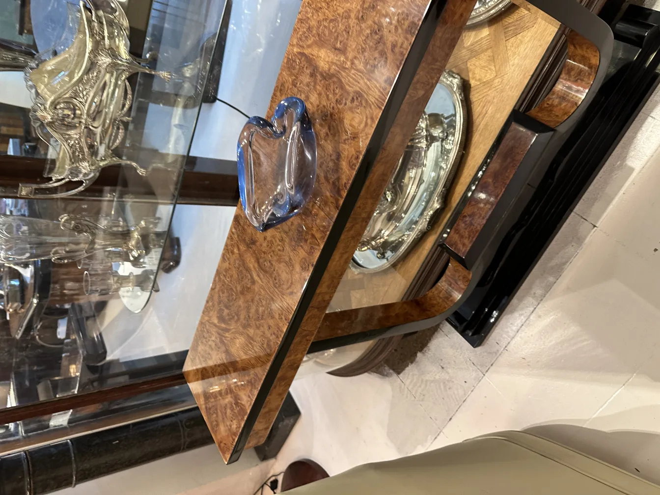 decorativo antiguo cristal de murano en mesa elegante