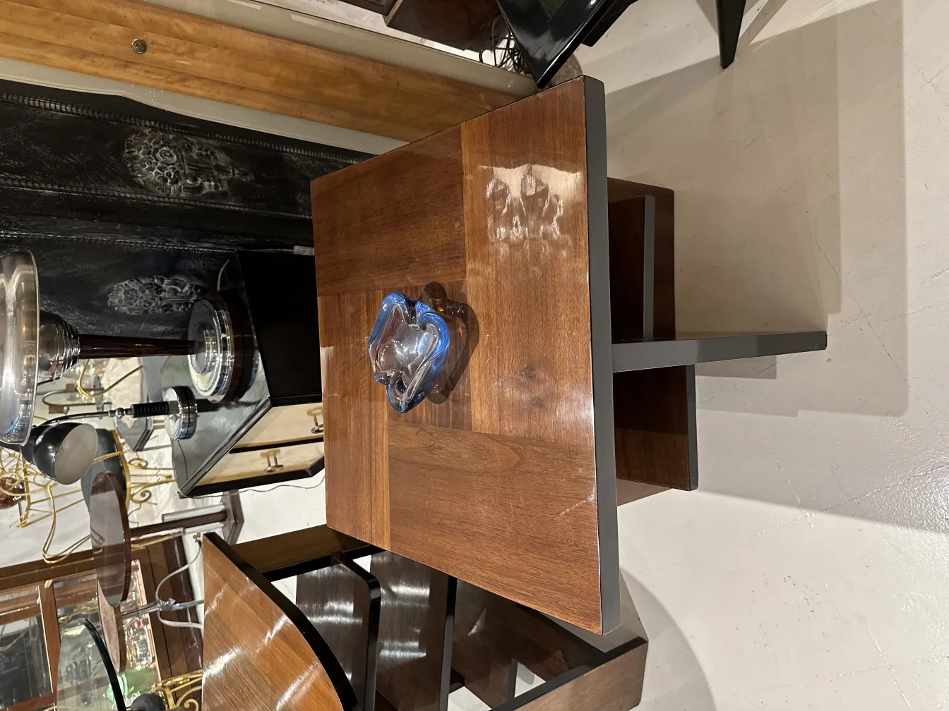 antico vetro di murano decorativo su tavolo in legno