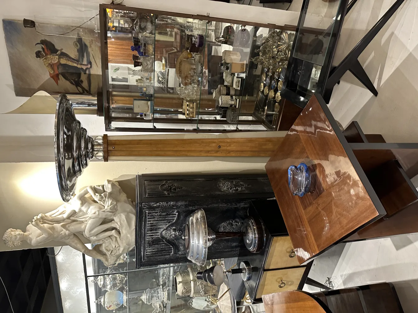 bella antichità in vetro di murano in un contesto decorativo