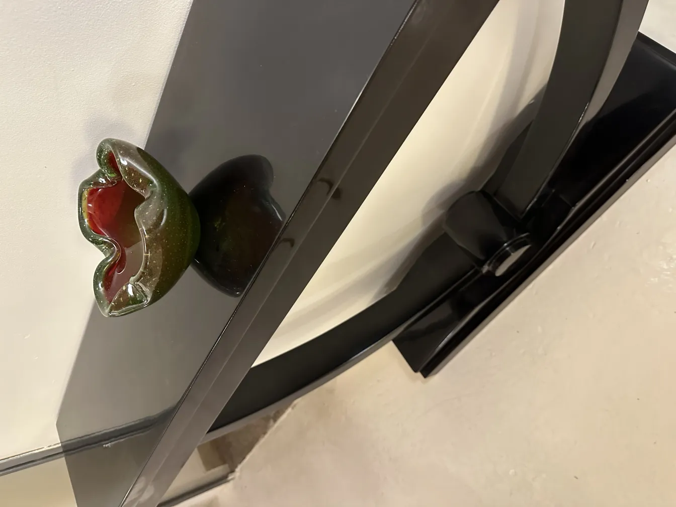 piccola vase in vetro di murano nei toni verde e rosso