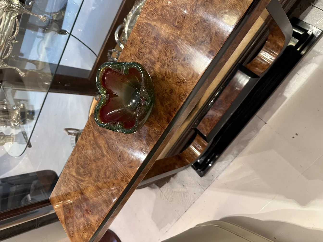 Cristal de Murano antigo em forma de flor com cores vibrantes