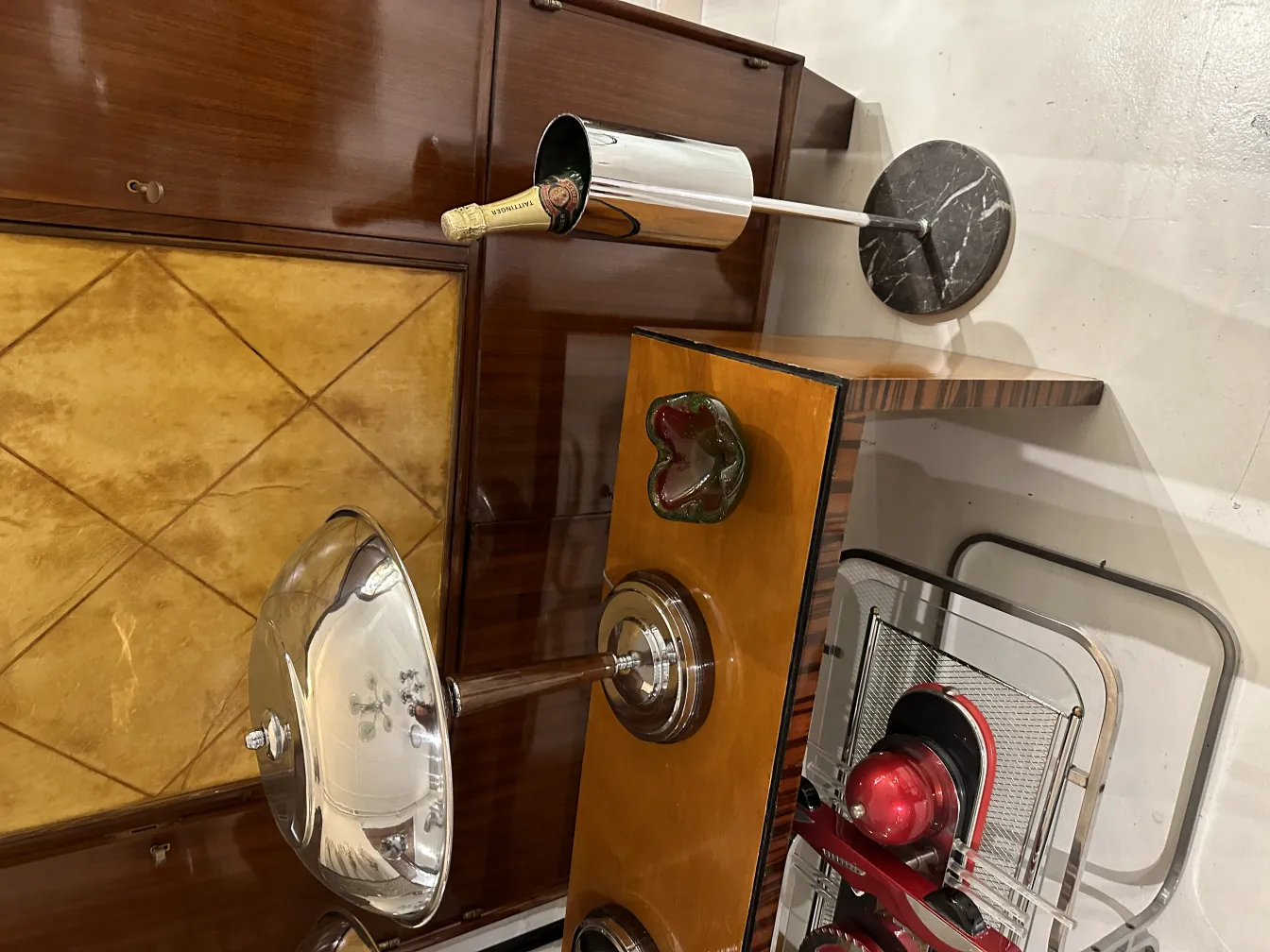 Cristal de Murano ancien décoratif avec forme distinctive et couleurs vives