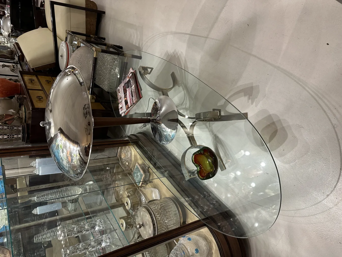 antiguo cristal de murano decorativo en mesa con brillo