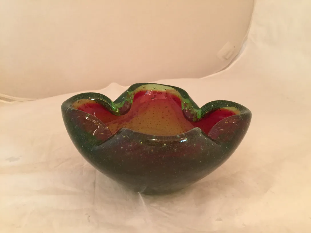 antica ciotola in vetro di Murano con design colorato