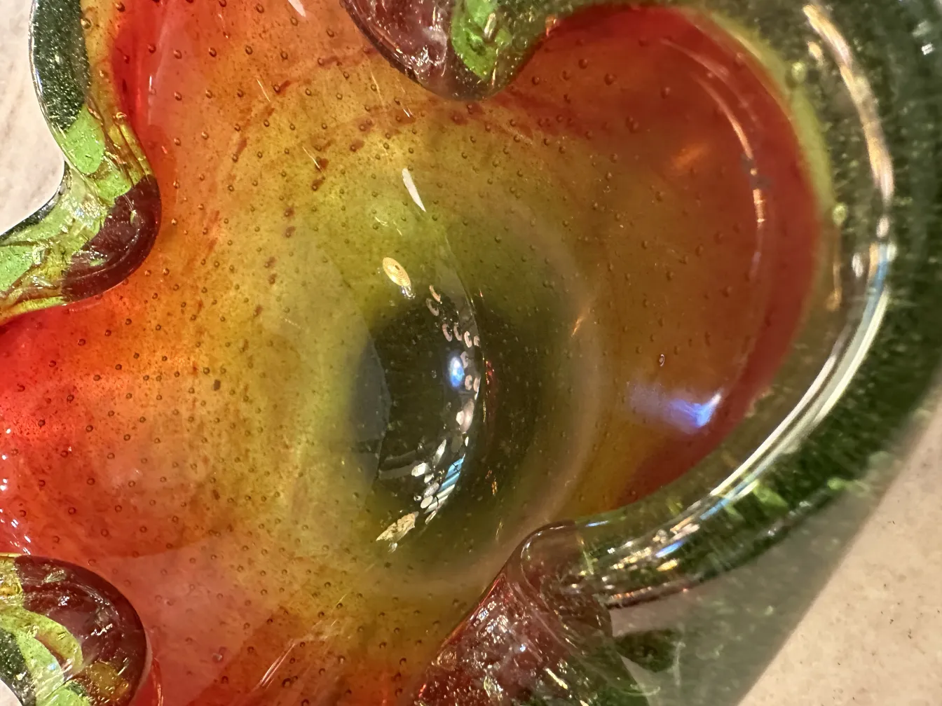 古老的穆拉诺玻璃，色彩鲜艳，形状独特