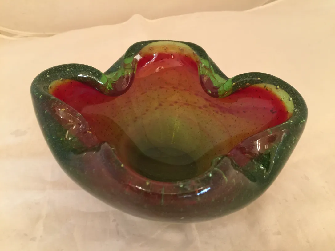 antike murano-glas schüssel in grün und rot