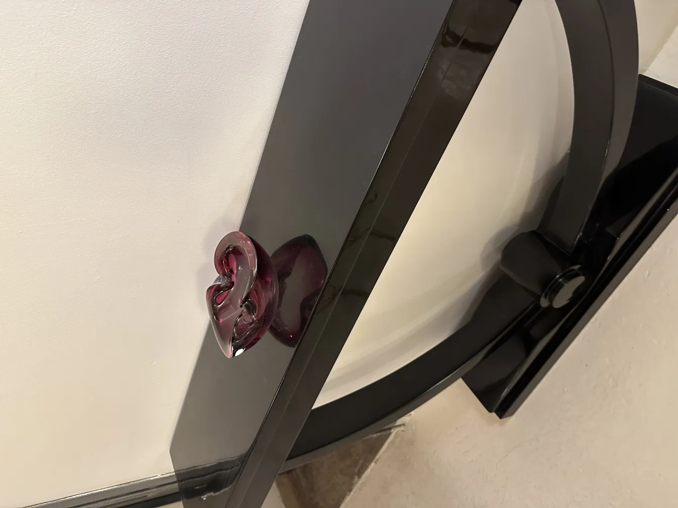 античная скульптура из муранского стекла в форме птицы, украшающая обстановку