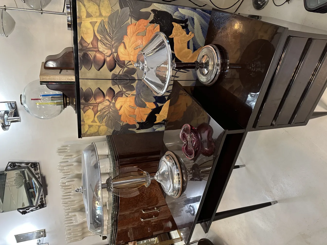 カラフルな花のデザインのエレガントなムラノガラス