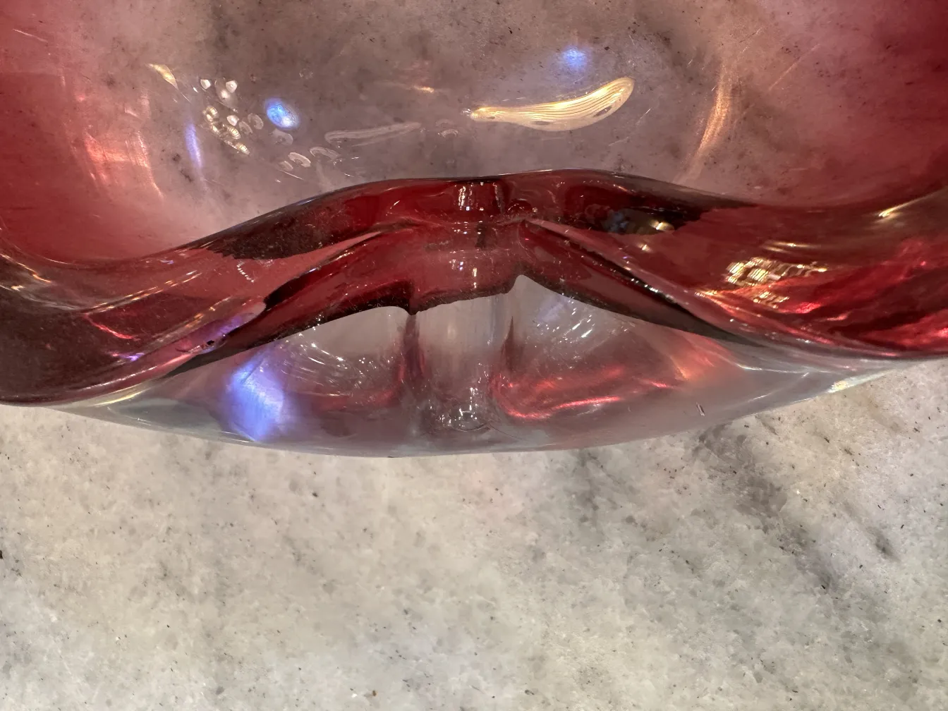 Cristal de Murano en forme unique dans des tons rouges, style décoratif