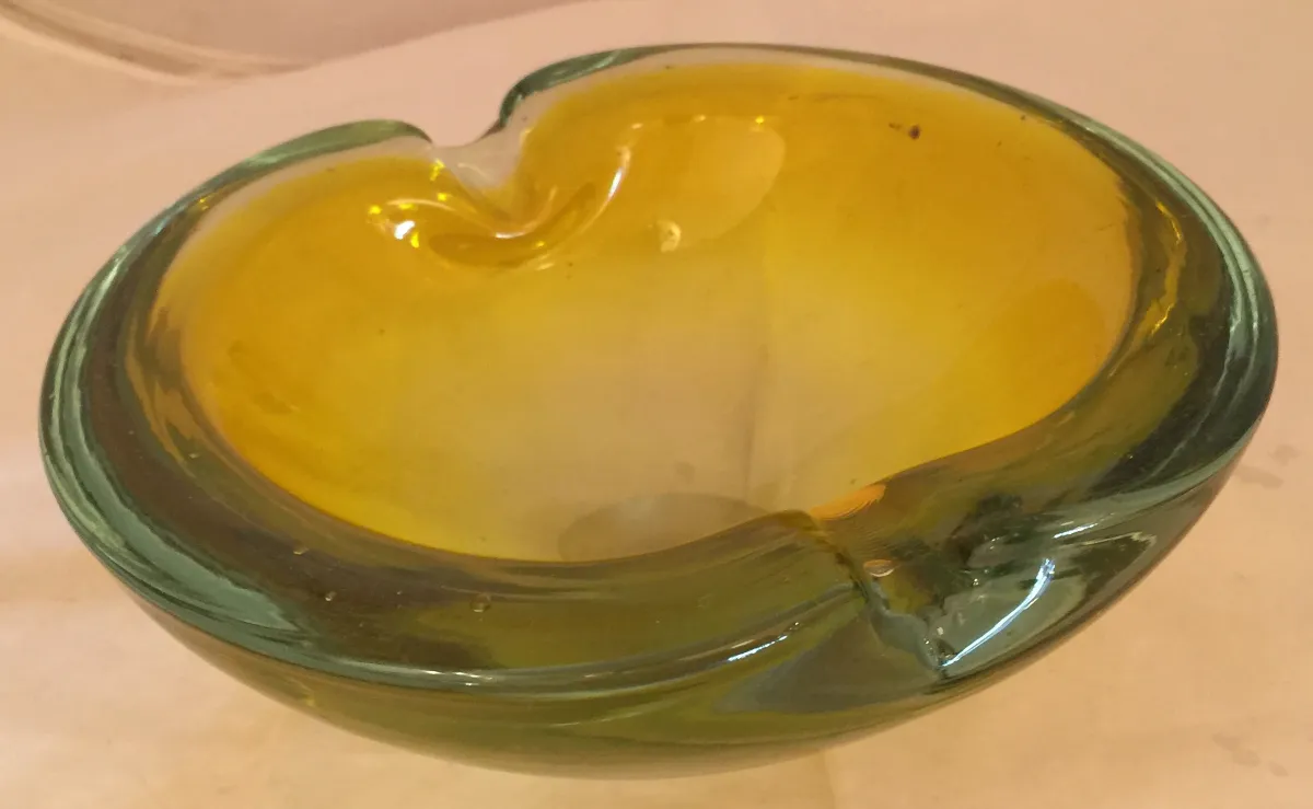 bella opera unica di vetro di murano nei toni giallo e verde