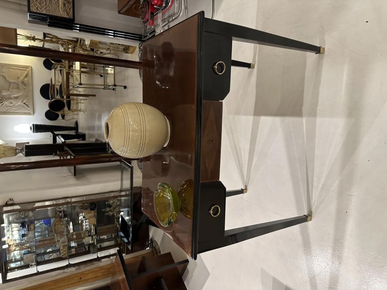 alter murano glas vase auf einem tisch