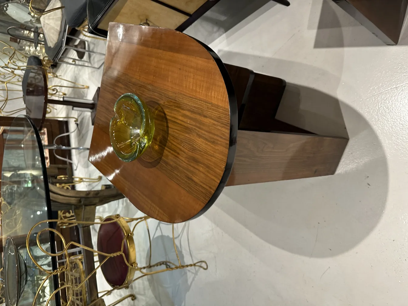 pezzo decorativo in vetro di murano antico con tonalità gialle