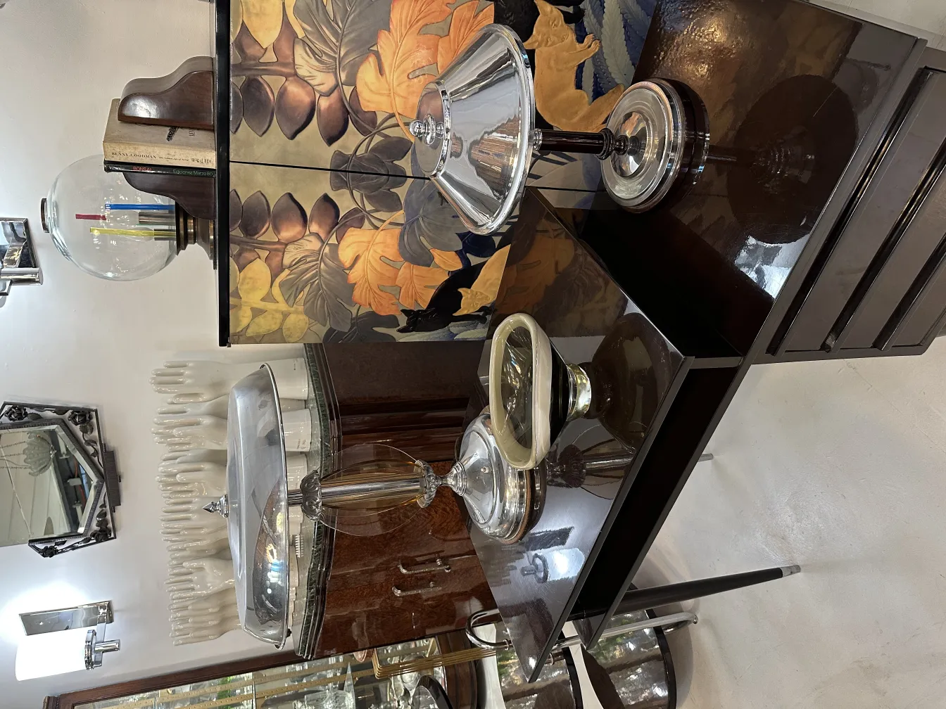 Cristal de Murano antiguo con detalles decorativos sobre mesa