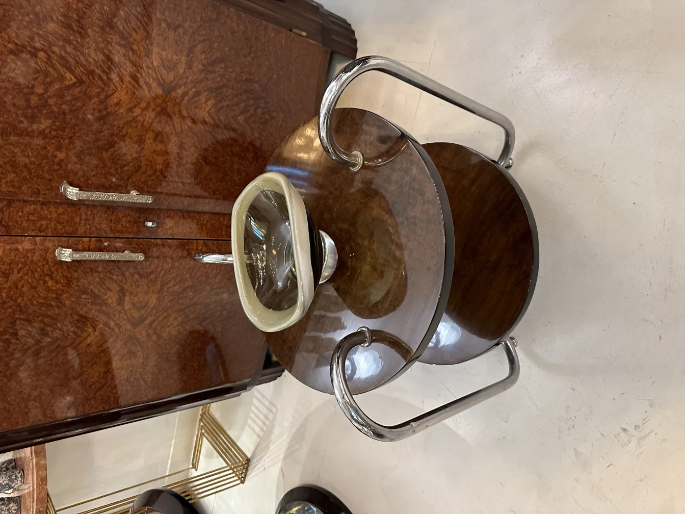 古老的穆拉诺玻璃装饰品，带有优雅细节