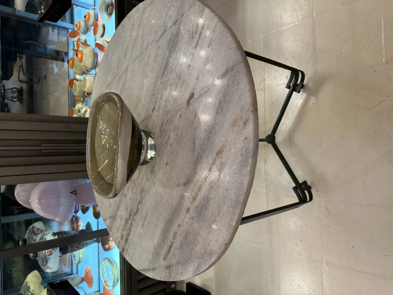 decorativo cristal antiguo de murano en mesa de mármol gris