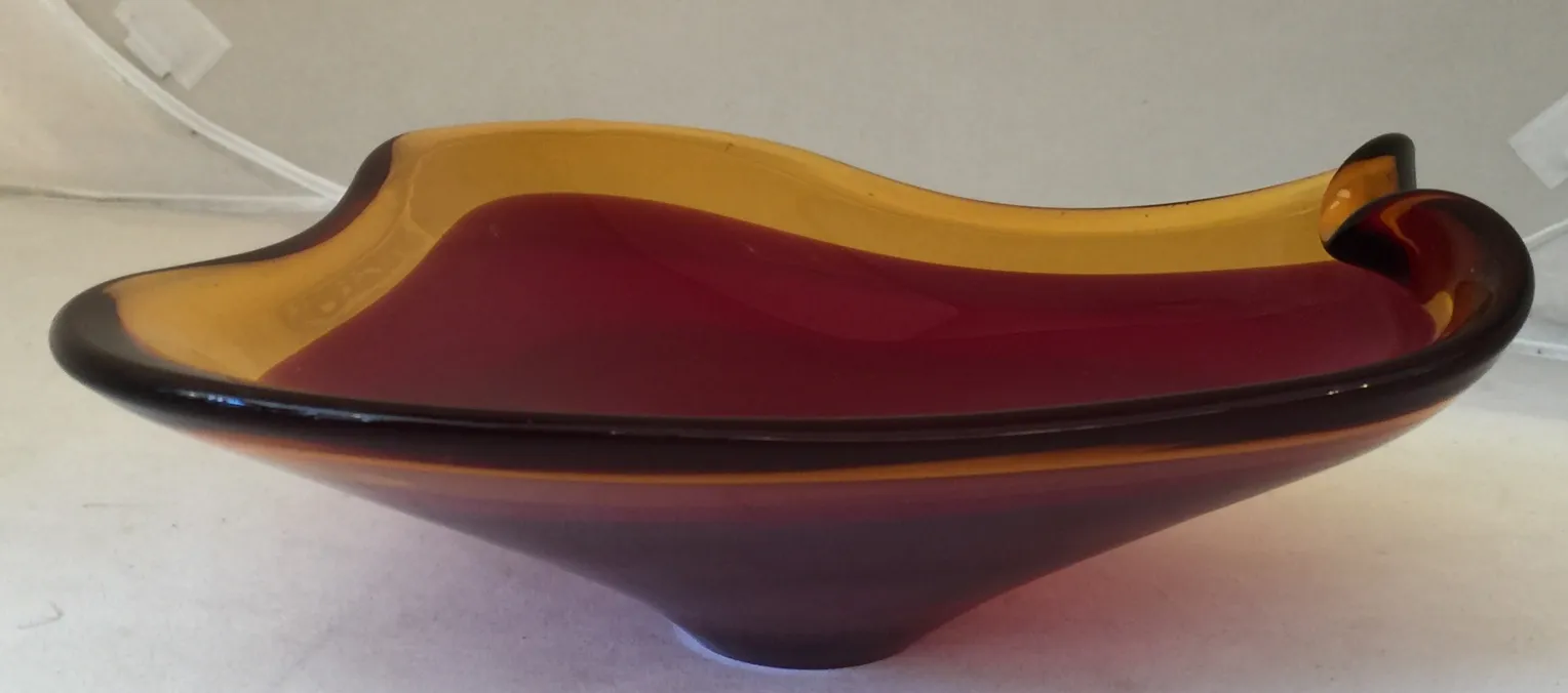 peça decorativa de cristal de murano em tons de vermelho e âmbar