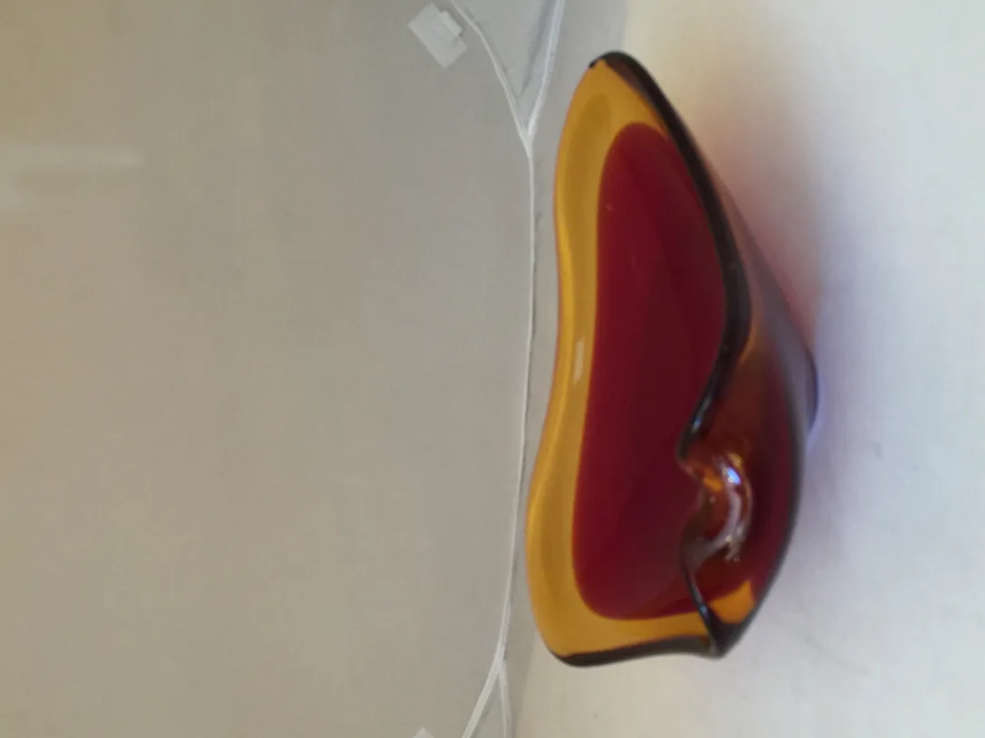 bella figura in vetro di murano in rosso e ambra