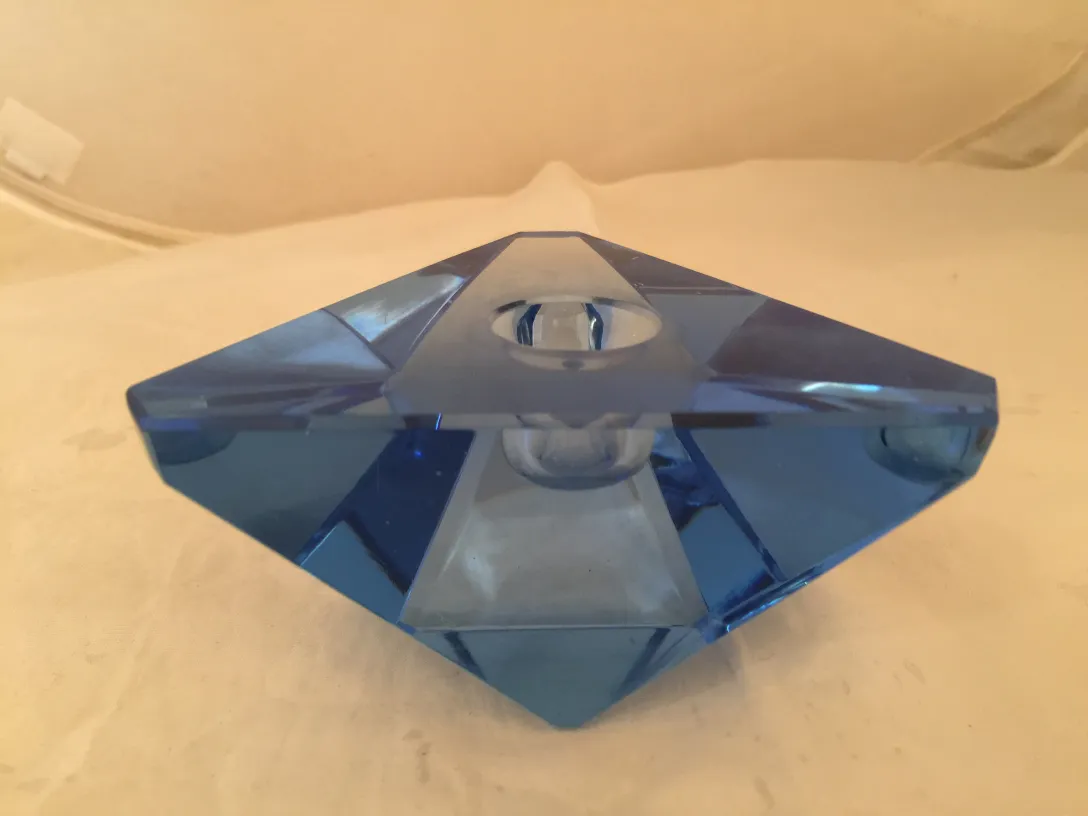 Cristal de Murano bleu décoratif en forme de pyramide