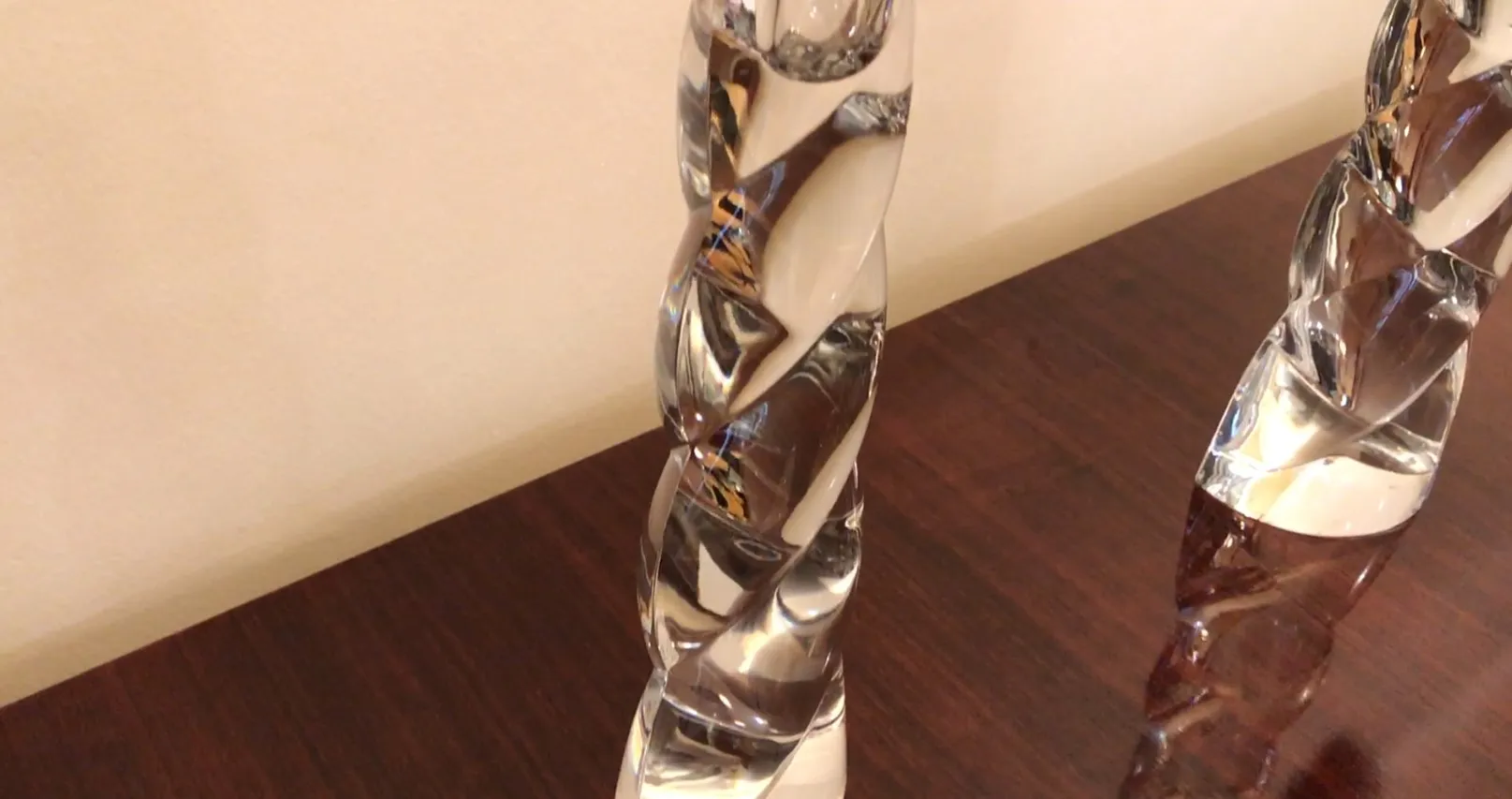 escultura antiga de cristal de murano, formas elegantes e claras