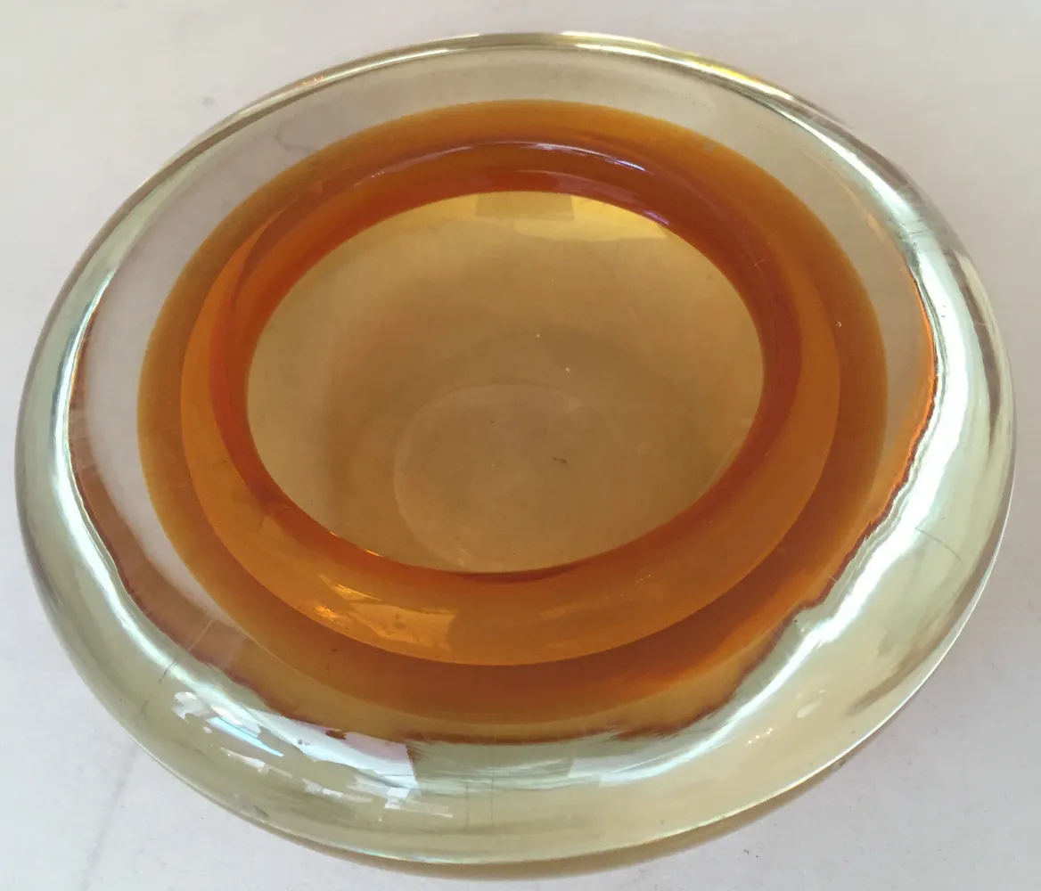 Cristal de Murano ancien en forme ronde avec couleur ambre