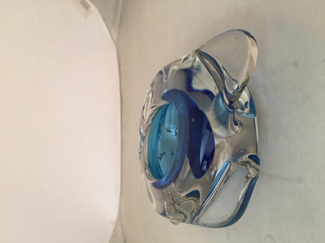 peça decorativa de cristal de murano em tons azuis