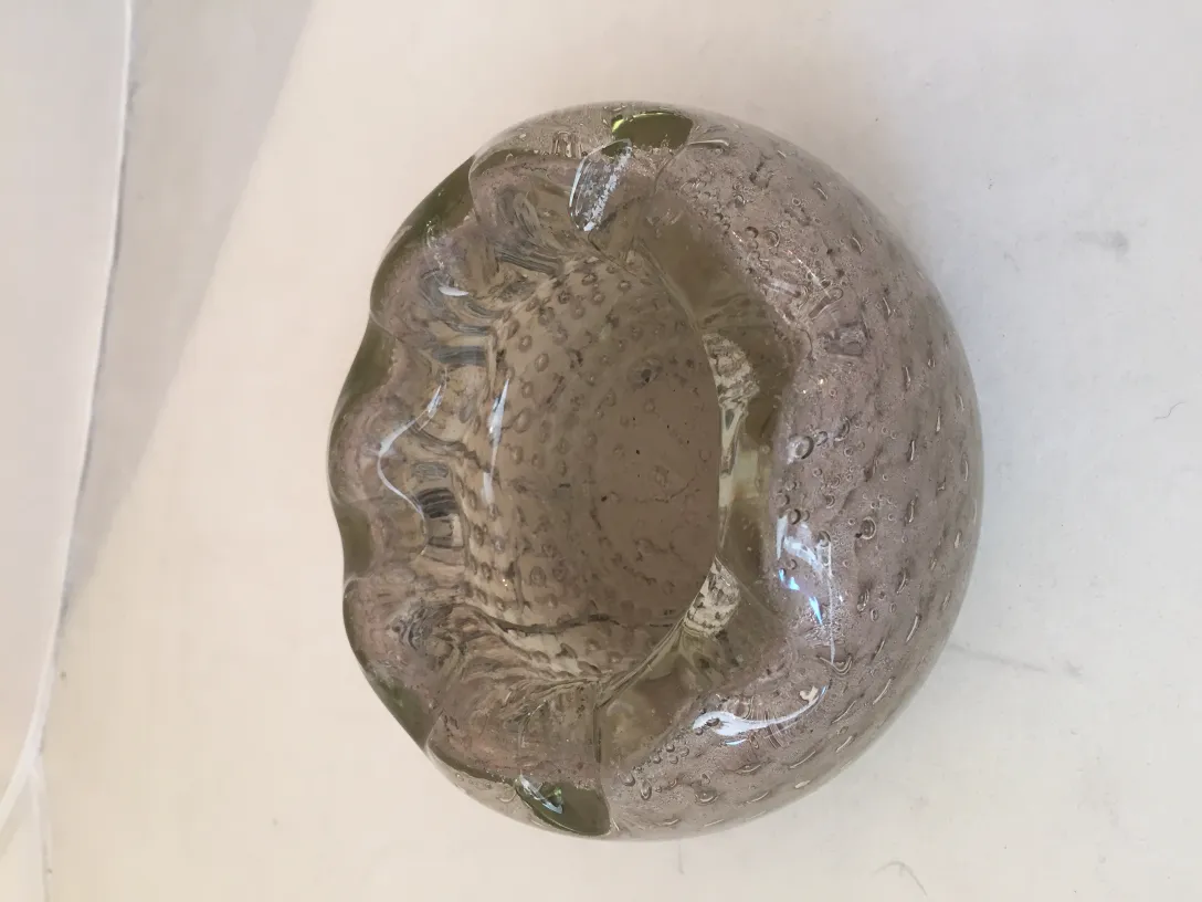 antikes Murano-Glas mit Wellenformen und Blasen