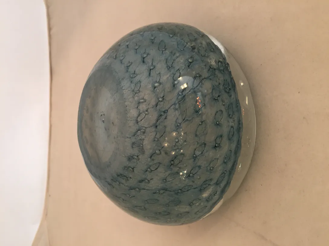 antikes murano-glas blau mit textur