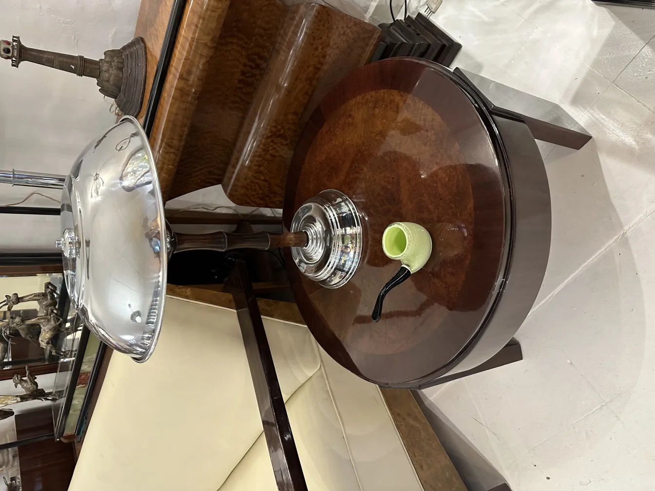 bello vetro di murano in forma decorativa con base