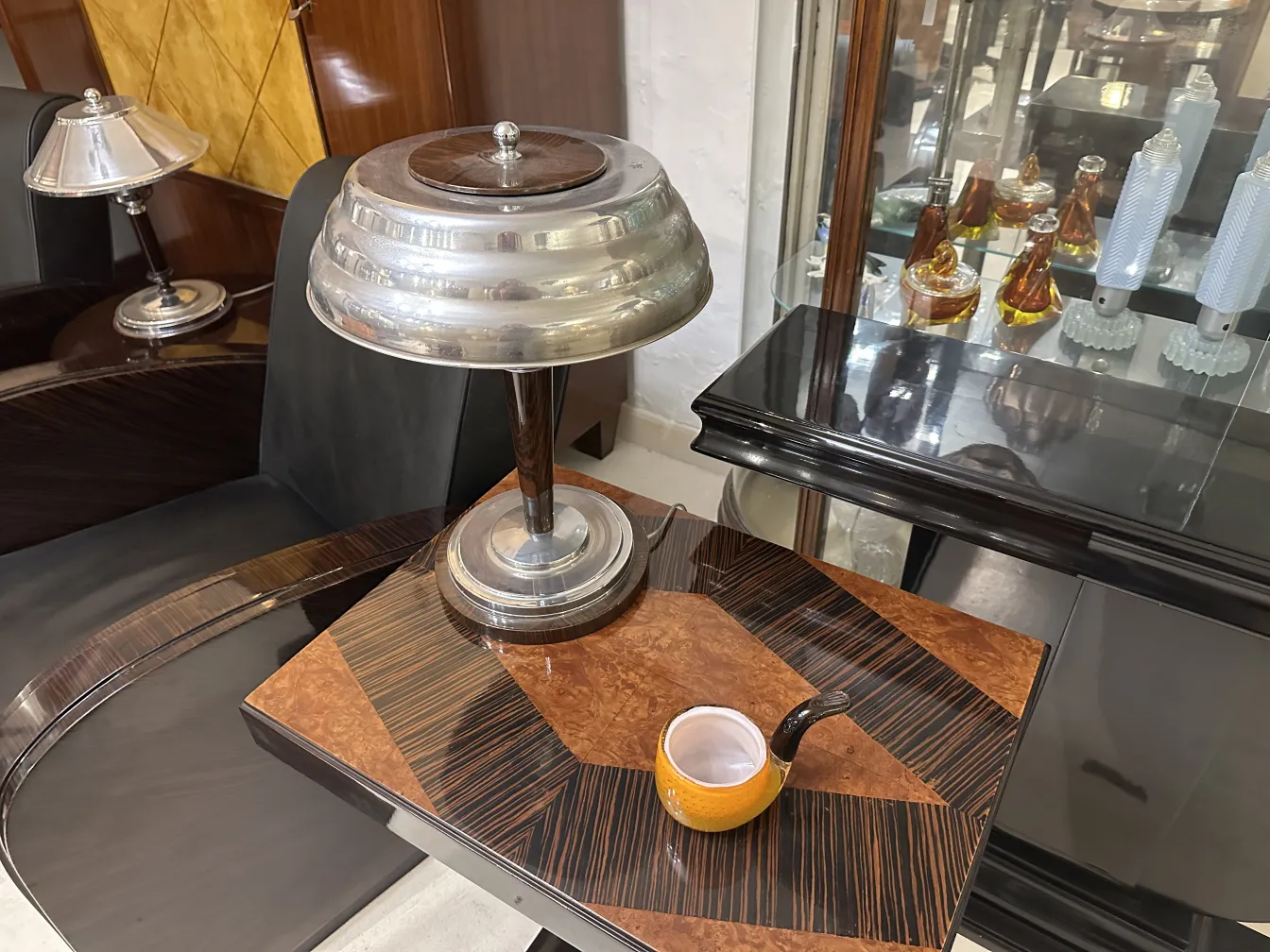 antico vaso in vetro di murano, splendidamente decorato e colorato