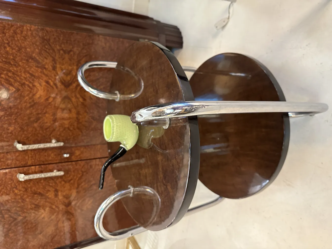 Декоративное муранское стекло в антикварной обстановке